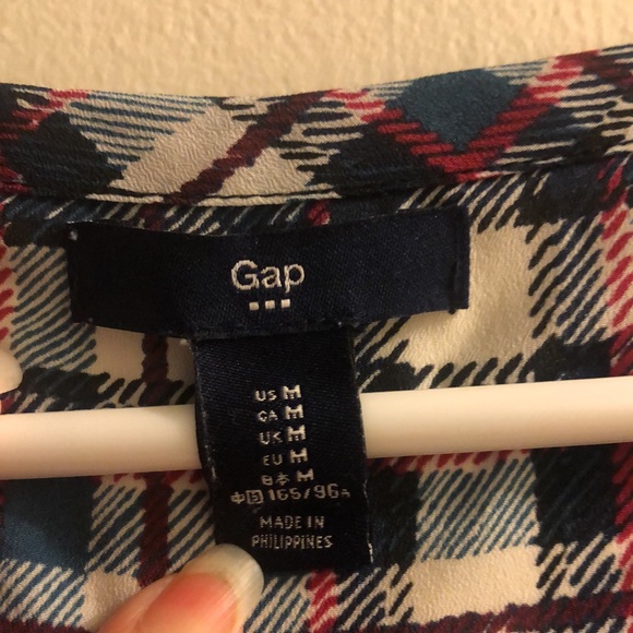 Gap lightweight plaid print top size medium - Picture 2 of 3